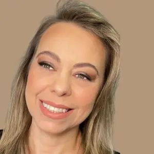 Alessandra Breda - Com Isabel aprendi que a paciência, a fé e a confiança nas promessas de Deus transformam esperas dolorosas em milagres e restauração.